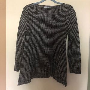 ‼️LAST CHANCE 6/30‼️ Black and White sweater